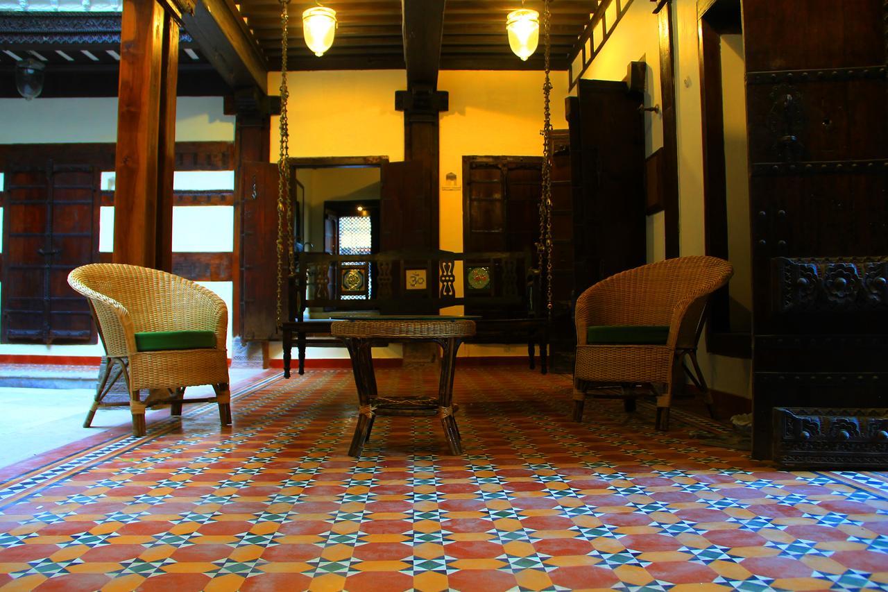 Deewanji Ni Haveli Bed & Breakfast Ахмедабад Екстериор снимка